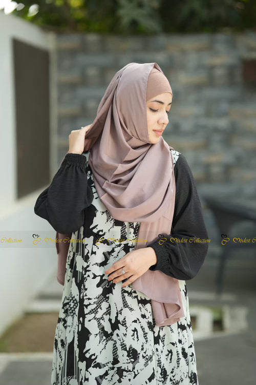 Tasmin Abaya Monochrome