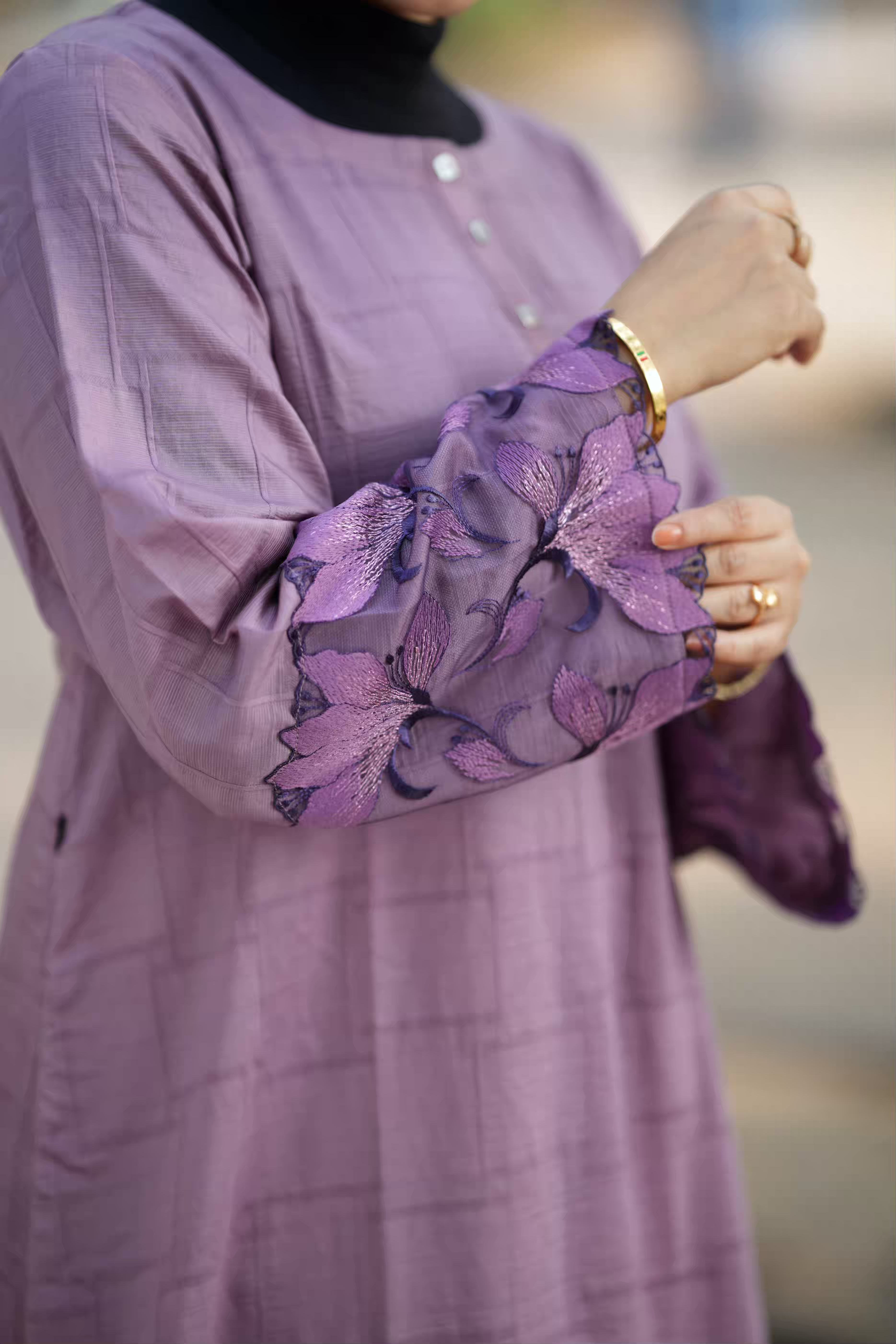 Carnation Abaya