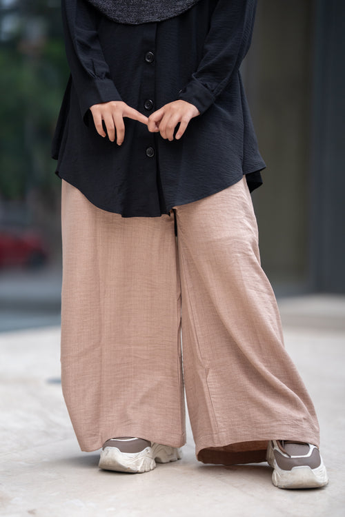 Remie Cotton Formal Pants in Beige - close Detail