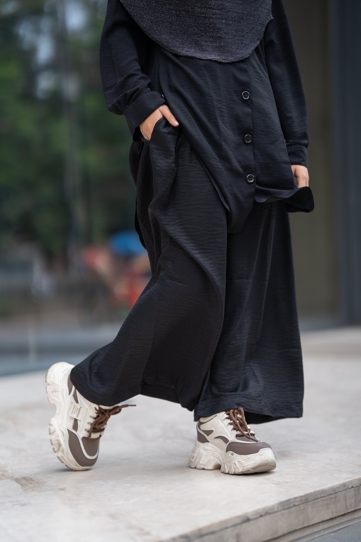Remie Cotton Formal Pants in black - Side Detail