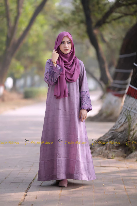 Carnation Abaya