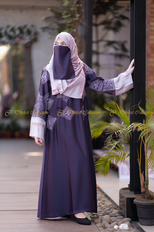 Nafiza Embroidered Abaya