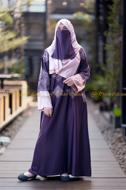 Nafiza Embroidered Abaya
