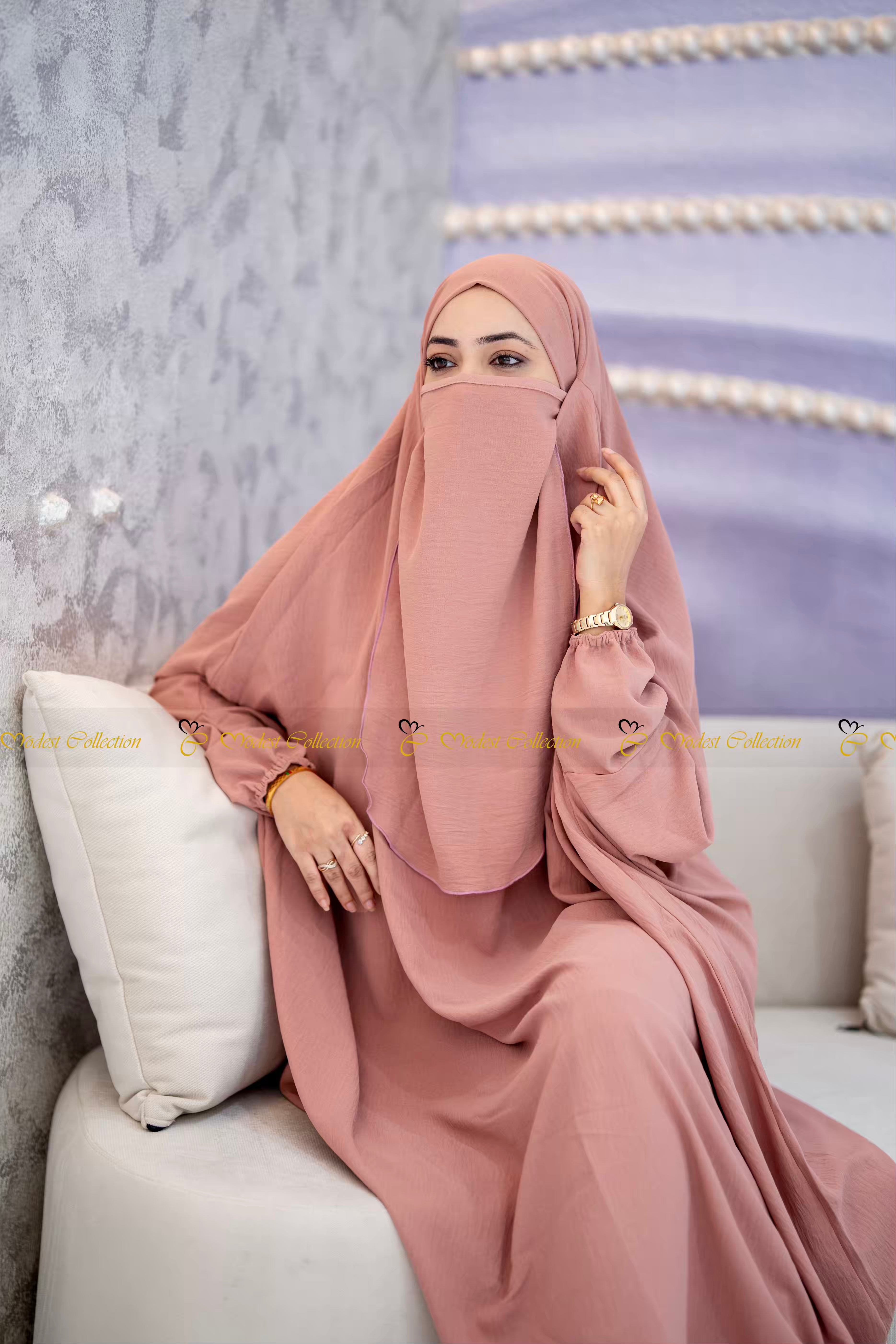 بدون نقاب قطع فرنسية أونجيلا جلباب أسود