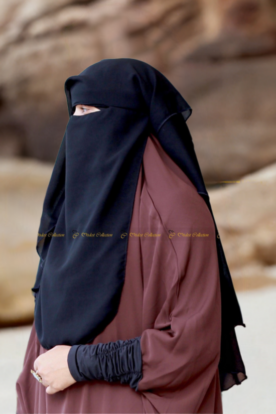 4 طبقات نقاب أسود