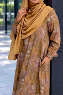 Close-up of practical front button panel and secure zippered side pockets on the daily wear Sandstone Abaya by Modest Collection.