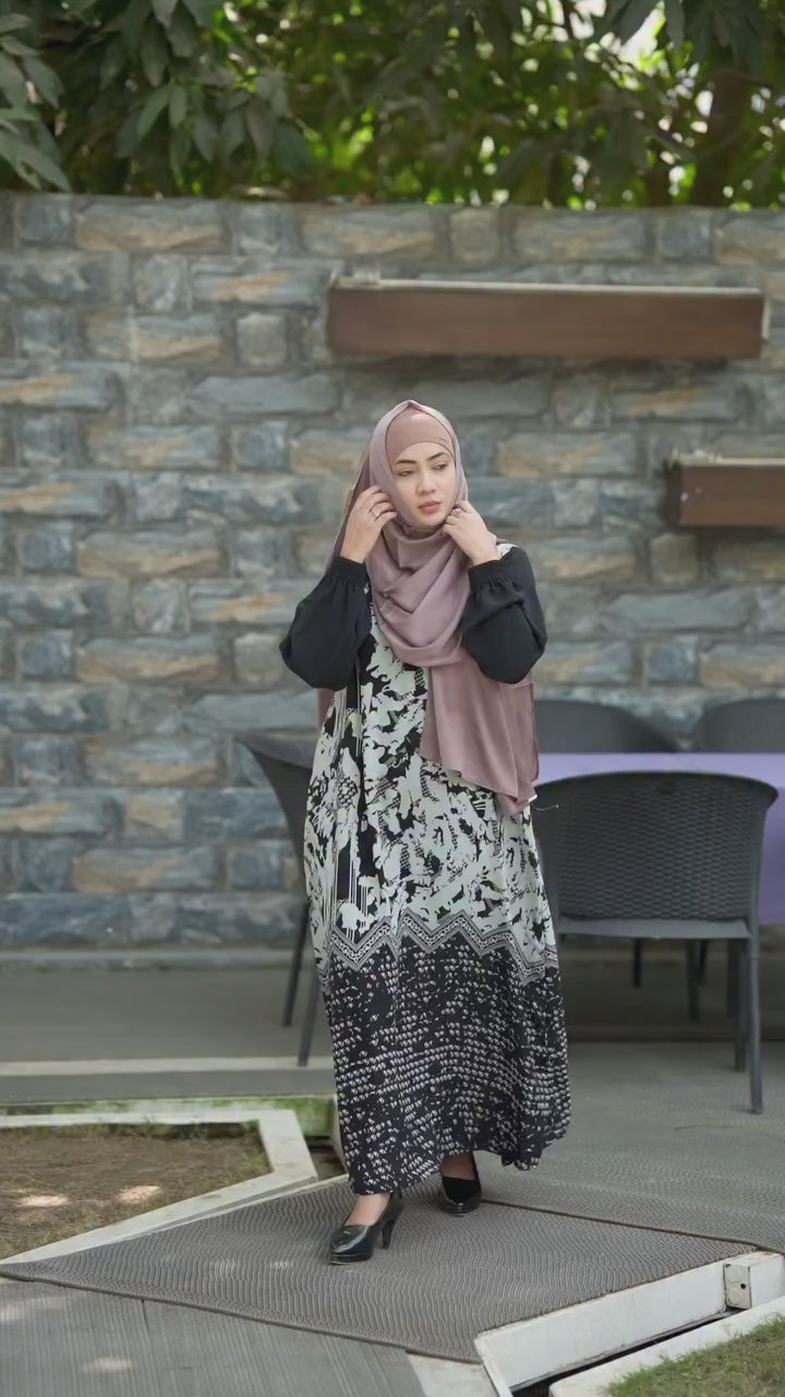 Tasmin Abaya Monochrome
