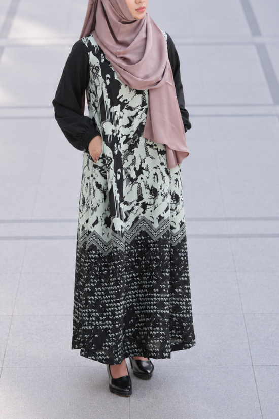 Tasmin Abaya Monochrome