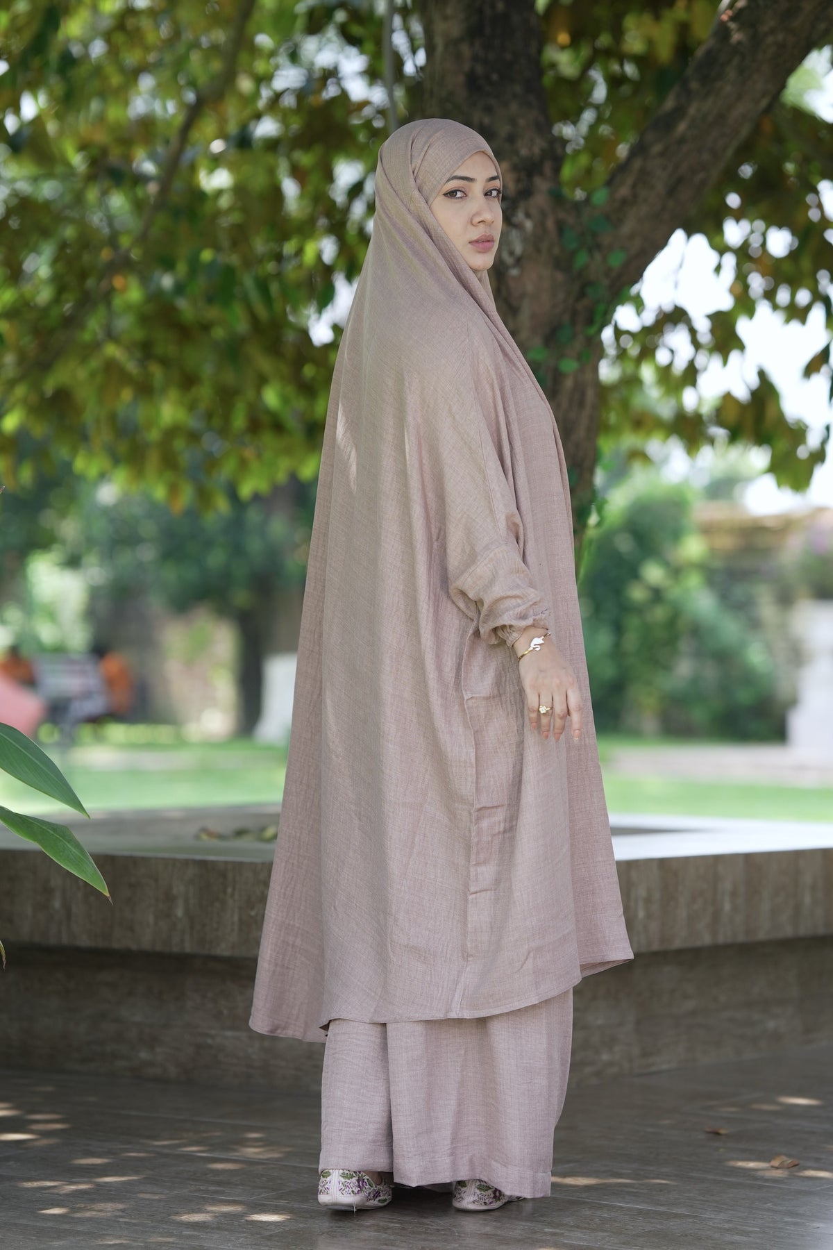 Lightweight, non-clinging ramie cotton fabric of the Modest Collection Unjila Jilbab Beige, highly recommended for warm-weather comfort, Islamic gatherings, and pilgrimage packing.