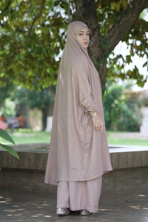 Lightweight, non-clinging ramie cotton fabric of the Modest Collection Unjila Jilbab Beige, highly recommended for warm-weather comfort, Islamic gatherings, and pilgrimage packing.